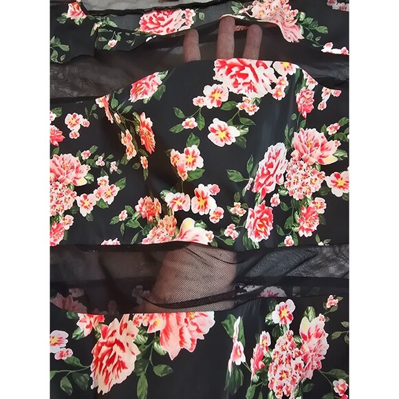 Torrid Floral Mesh Panel Top Size 2X lightweight short sleeve - Picture 13 of 13